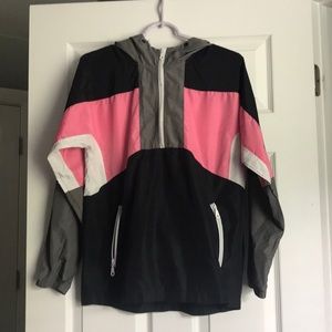 Windbreaker pullover